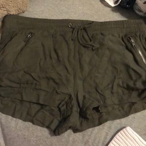women’s army green loose shorts